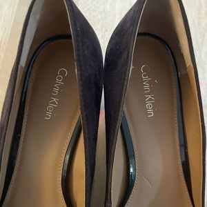 Calvin Klein Women’s Pointy Toe Dress Pump Shoes